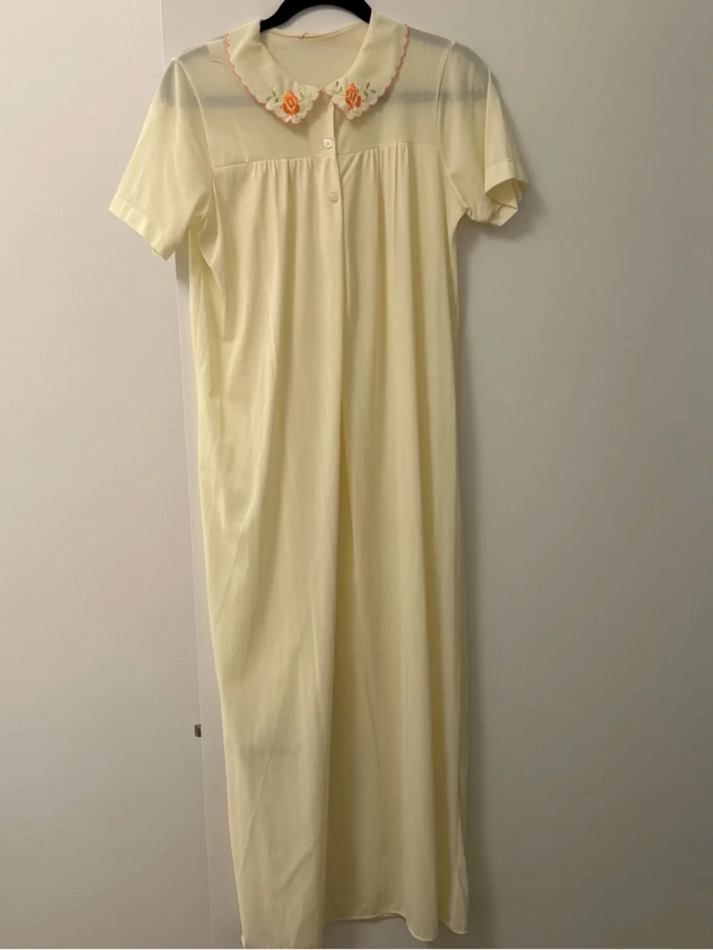 Vintage Katz butter yellow embroidered nightgown - Picture 2 of 7